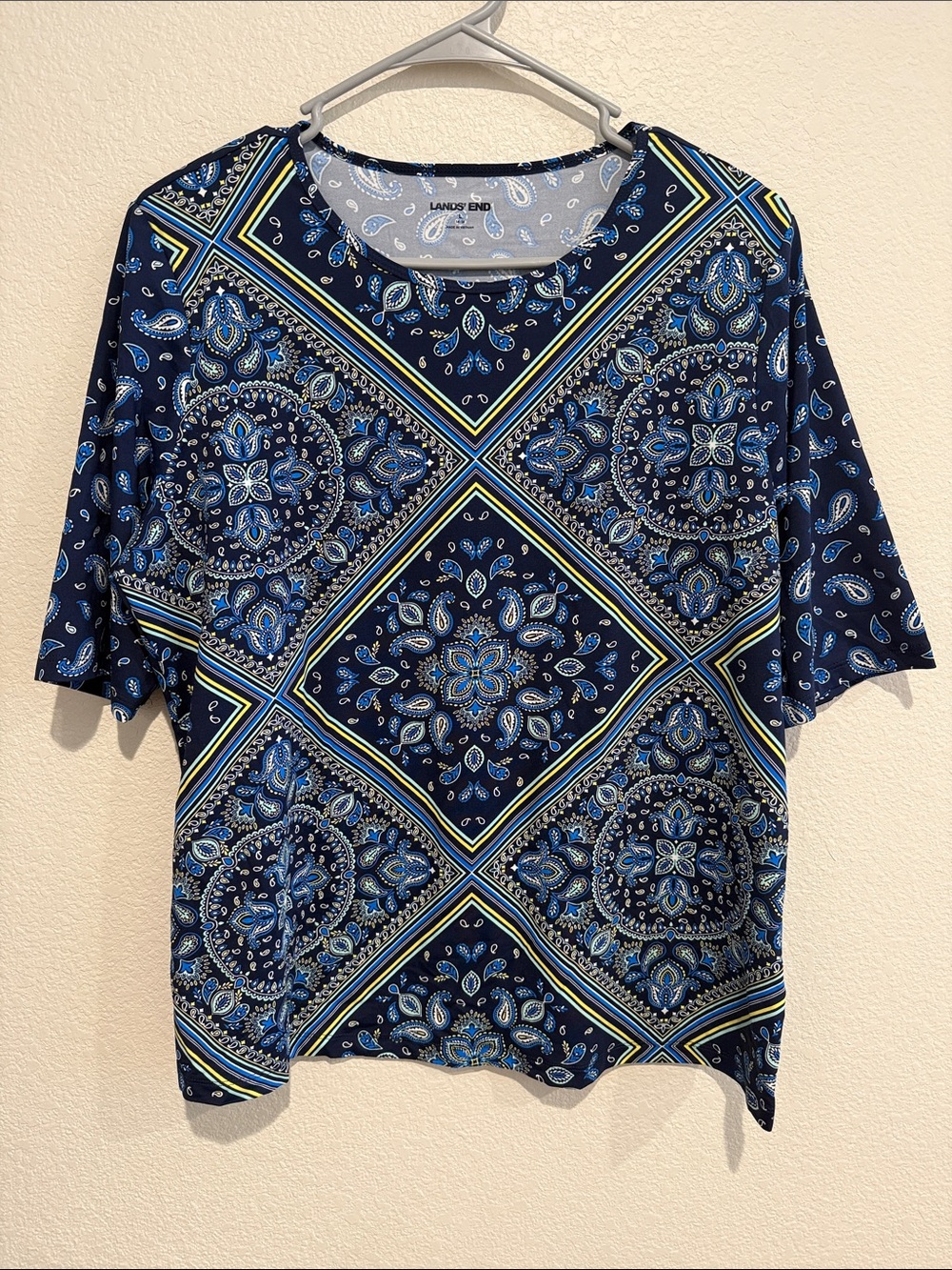 Lands' End size Large NWOT Navy Blue Paisley Medallion Short Sleeve Tee